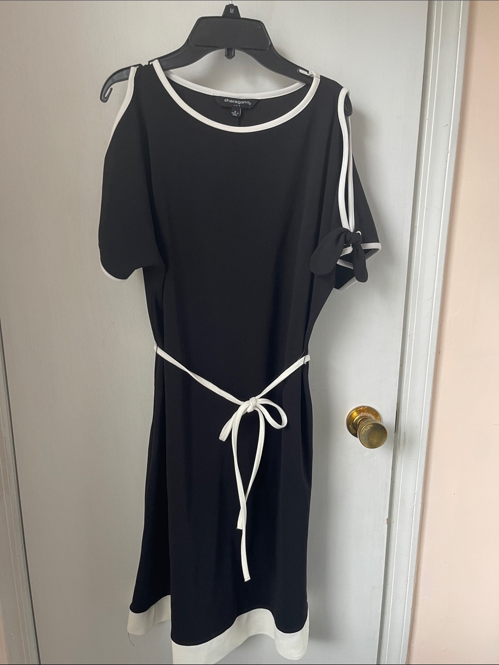NWOT Black and White Tie-Waist Dress by Sharagano SIZE 10 never worn